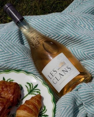 Feel spring in the air? Welcome the new season with the sophistication and rich flavors of Les Clans. #ChateaudEsclans
​​
​​Please enjoy responsibly.
